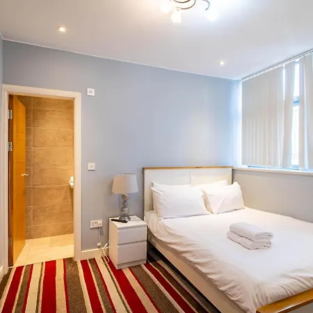 Ebenezer Street Retreat - Spacious 4 Bedroom House 펜션 *