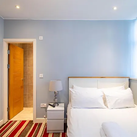 펜션 Ebenezer Street Retreat - Spacious 4 Bedroom House *