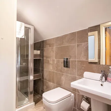 펜션 Ebenezer Street Retreat - Spacious 4 Bedroom House 셰필드